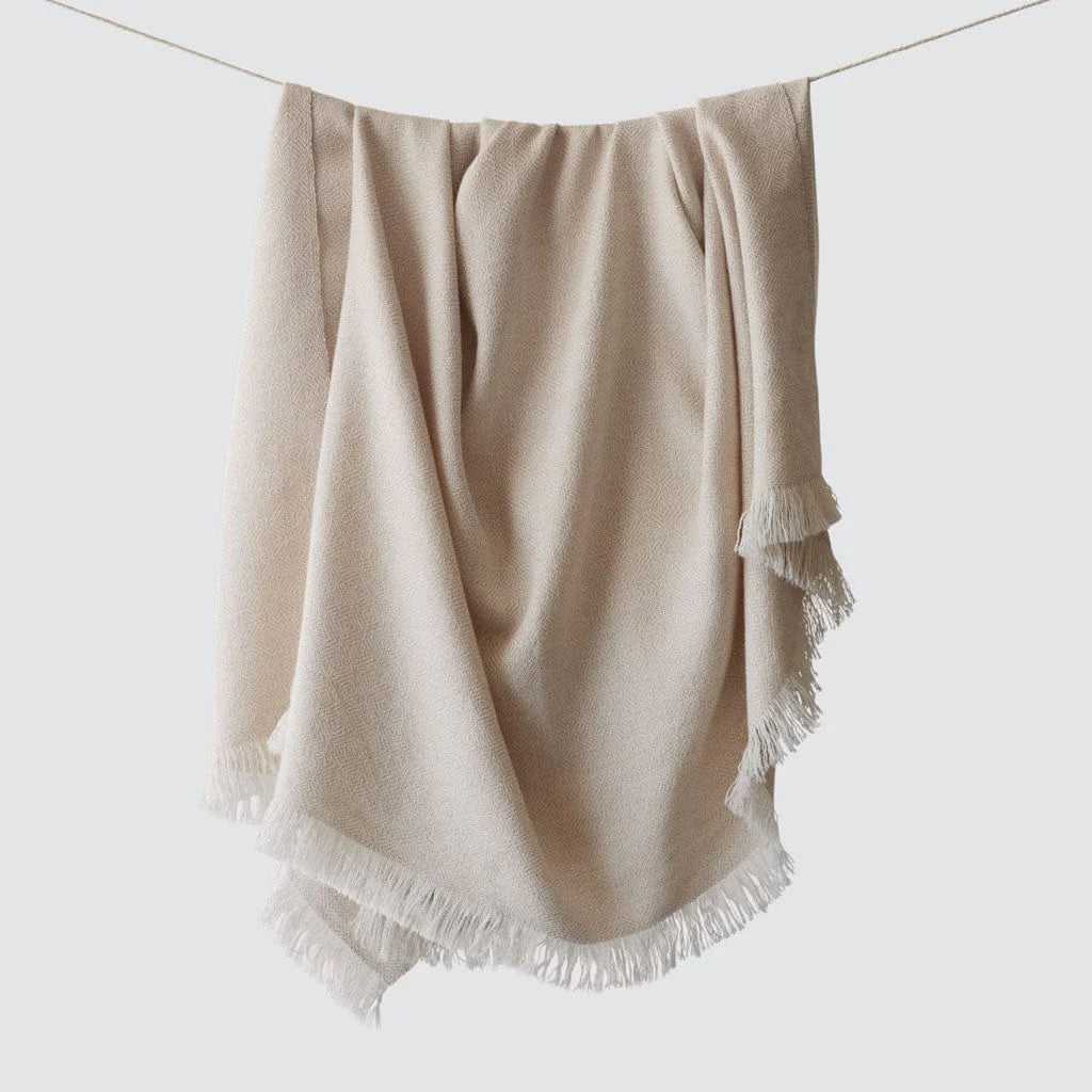 La Calle Alpaca Throw